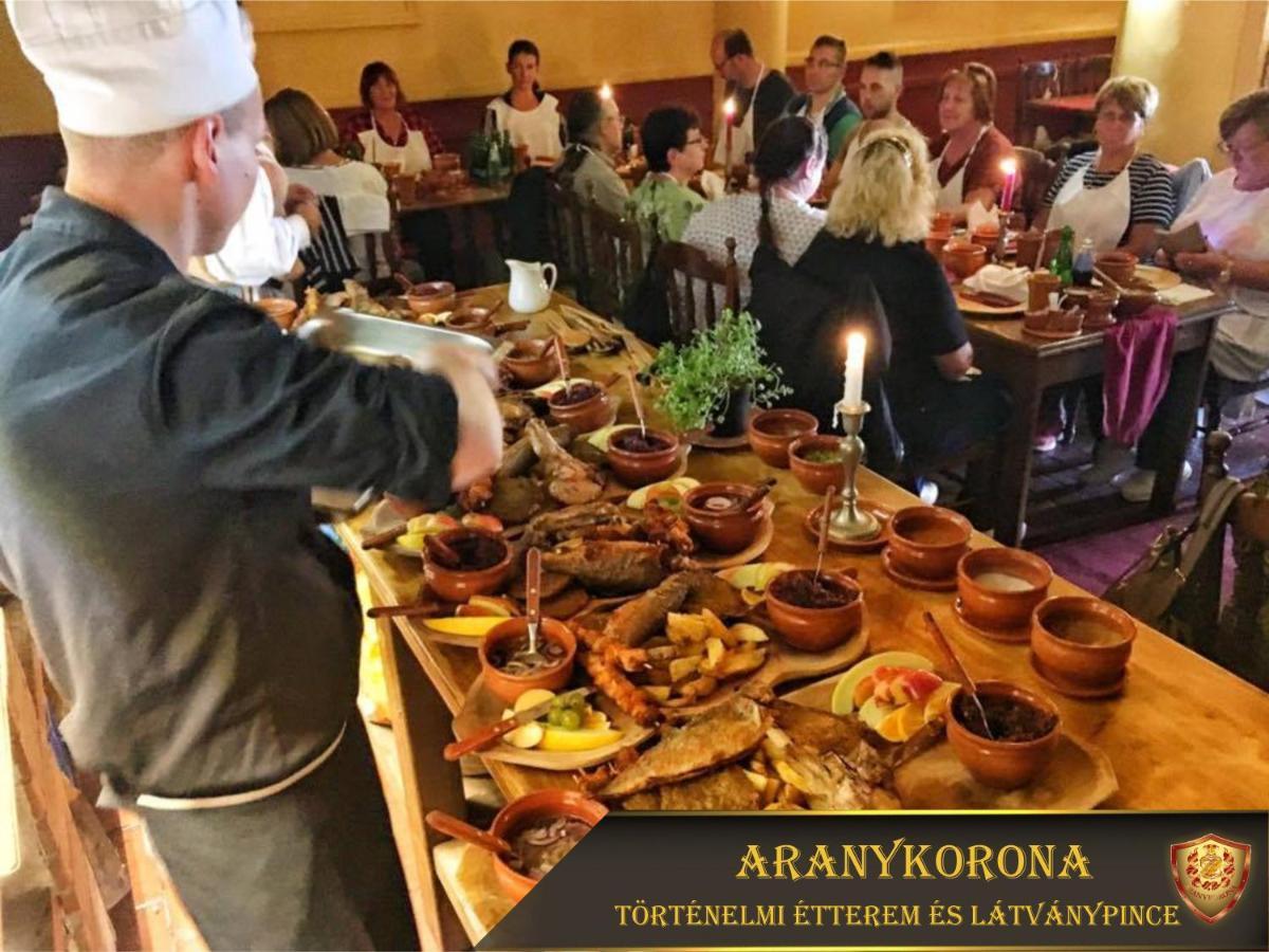 Aranykorona Hotel Mişcolţ Exterior foto
