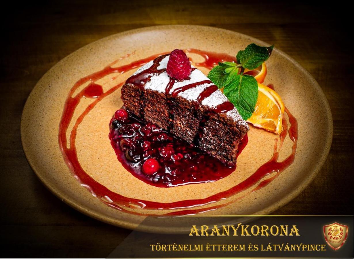 Aranykorona Hotel Mişcolţ Exterior foto